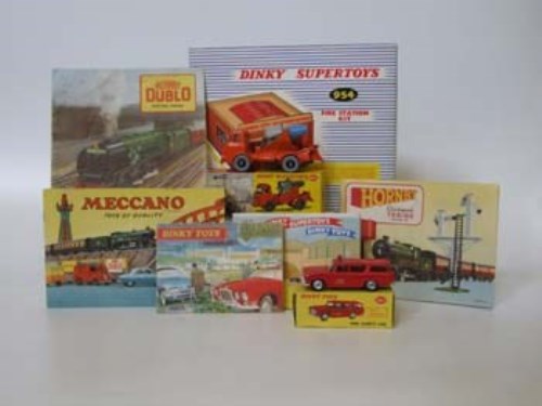 487 - Dinky model 954,960,257 also fourteen catalogues.