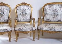 Lot 674 - Gilt five piece salon suite.