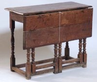 Lot 722 - Oak side table