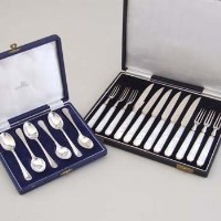 Lot 250 - Cased set of six silver bladed fruit knives and