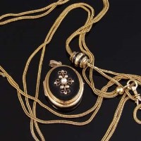 Lot 233 - French 18ct gold chain chain with screw clasp