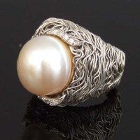 Lot 261 - White gold single pearl ring