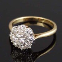 Lot 265 - 18ct gold diamond cluster ring