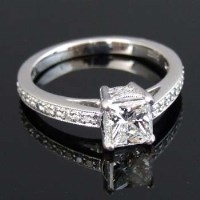 Lot 268 - Princess-cut diamond platinum ring, 0.83ct, on