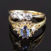 Lot 269 - 18ct gold three-stone diamond ring and an 18ct