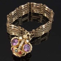 Lot 271 - 9ct gold gate bracelet with jewelled coronet