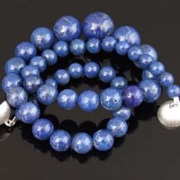 Lot 281 - Lapis lazuli graduated bead necklace with