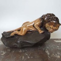 Lot 622 - Royal Doulton Lion on a rock DB3058