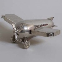 Lot 224 - Henckels type coctail shaker bar in the form of a mono plane.