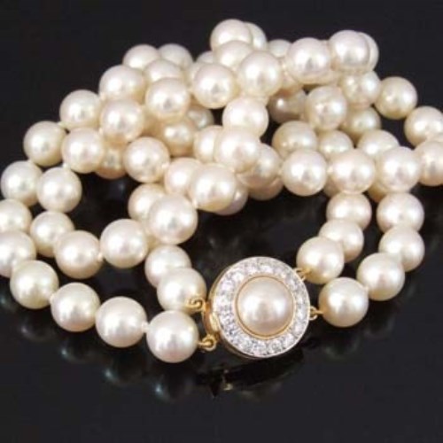 Lot 342 - Cultured pearl double string pearl necklace on