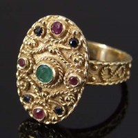 Lot 353 - Celtic style emerald, ruby and sapphire oval ring