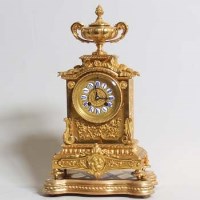 Lot 390 - Gilt metal mantel clock with dome.