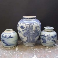 Lot 552 - Two Chinese jars and a vase (3).
