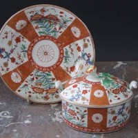 Lot 642 - Worcester butterdish cover and stand circa
