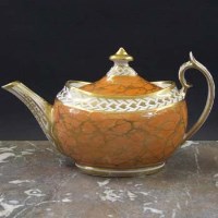 Lot 793 - Chamberlains Worcester teapot circa 1810