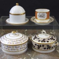 Lot 805 - Chamberlain Worcester butter dish and cover circa