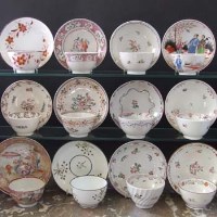 Lot 857 - Twelve Newhall and type teabowls and saucers, circa 1800