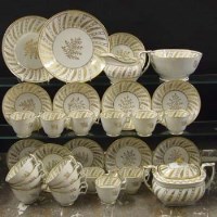 Lot 933 - Newhall part service circa 1820   with gilt leaf