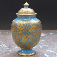 Lot 1071 - Crown Derby lidded vase.