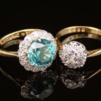 Lot 253 - 18ct gold diamond cluster ring and another (2)