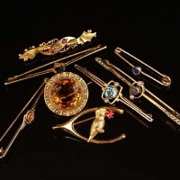Lot 303 - Eight gold brooches, including two 15ct gold