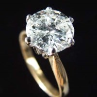 Lot 164 - Single stone diamond ring