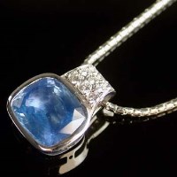 Lot 167 - Sapphire pendant, 7.3ct