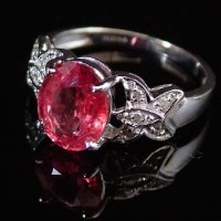 Lot 175 - 18ct gold spinel and diamond ring.