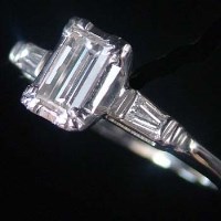 Lot 196 - Emerald-cut diamond ring