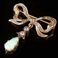 Lot 198 - 9ct gold brooch set with opal and diamond