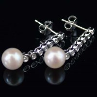 Lot 203 - Drop earrings