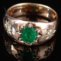 Lot 208 - Emerald and diamond gold ring