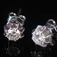 Lot 217 - Pair diamond stud earrings