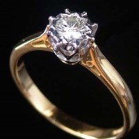 Lot 218 - Single stone diamond ring