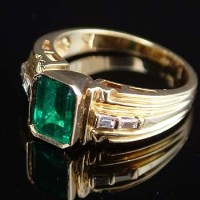 Lot 234 - 18ct gold emerald and diamond ring