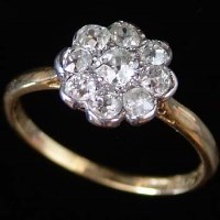 Lot 241 - 18ct gold and diamond daisy cluster ring