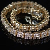 Lot 249 - 18ct diamond cluster bracelet