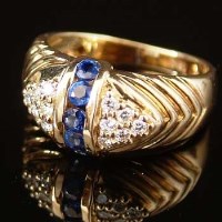 Lot 254 - 18ct gold sapphire and diamond cluster ring