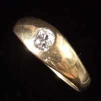 Lot 260 - 18ct gold diamond solitaire ring.