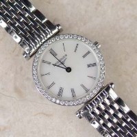 Lot 271 - Lady's watch with diamond bezel