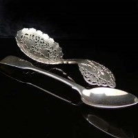Lot 250 - Silver table ink well, silver fancy spoon and a