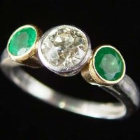 Lot 275 - Emerald and diamond ring in platinum setting