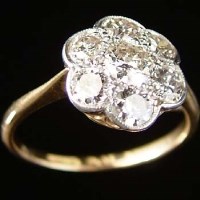 Lot 282 - 18ct gold diamond cluster ring.