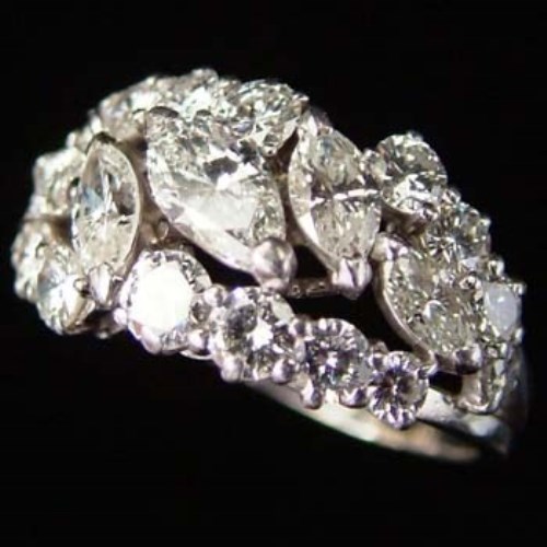 Lot 297 - Marquise and brilliant diamond ring