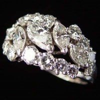 Lot 297 - Marquise and brilliant diamond ring