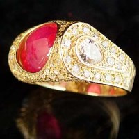 Lot 309 - 18ct cabochon ruby and diamond ring