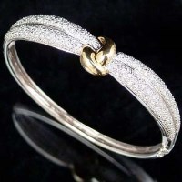 Lot 318 - White gold and diamond bangle