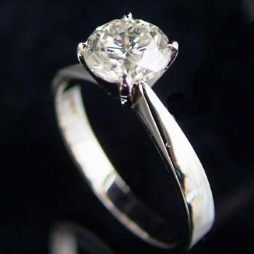 Lot 320 - Platinum and diamond ring, approx 1.24ct
