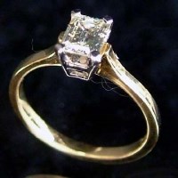 Lot 352 - Emerald cut diamond ring