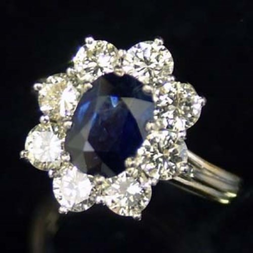 Lot 383 - 18ct diamond and sapphire cluster ring